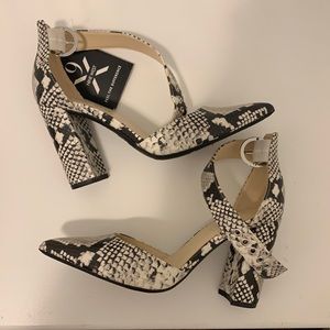 Nine West black and white heels size 7M